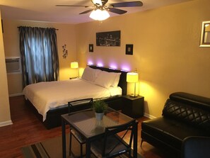 WiFi (無料)、ベッドシーツ