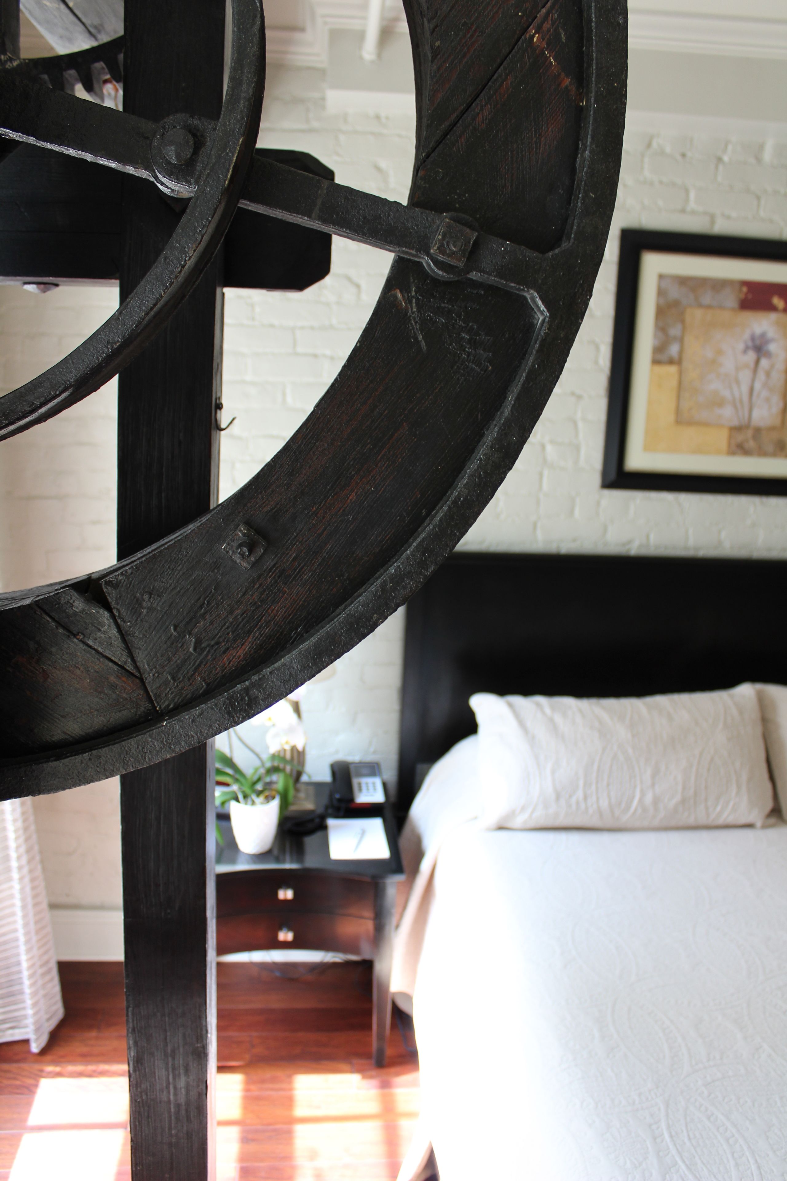 standard room, 1 king bed | in-room safe, individually decorated, individually furnished