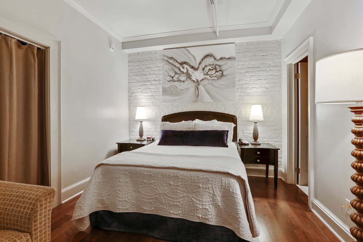 1 bedroom, in-room safe, individually decorated, individually furnished