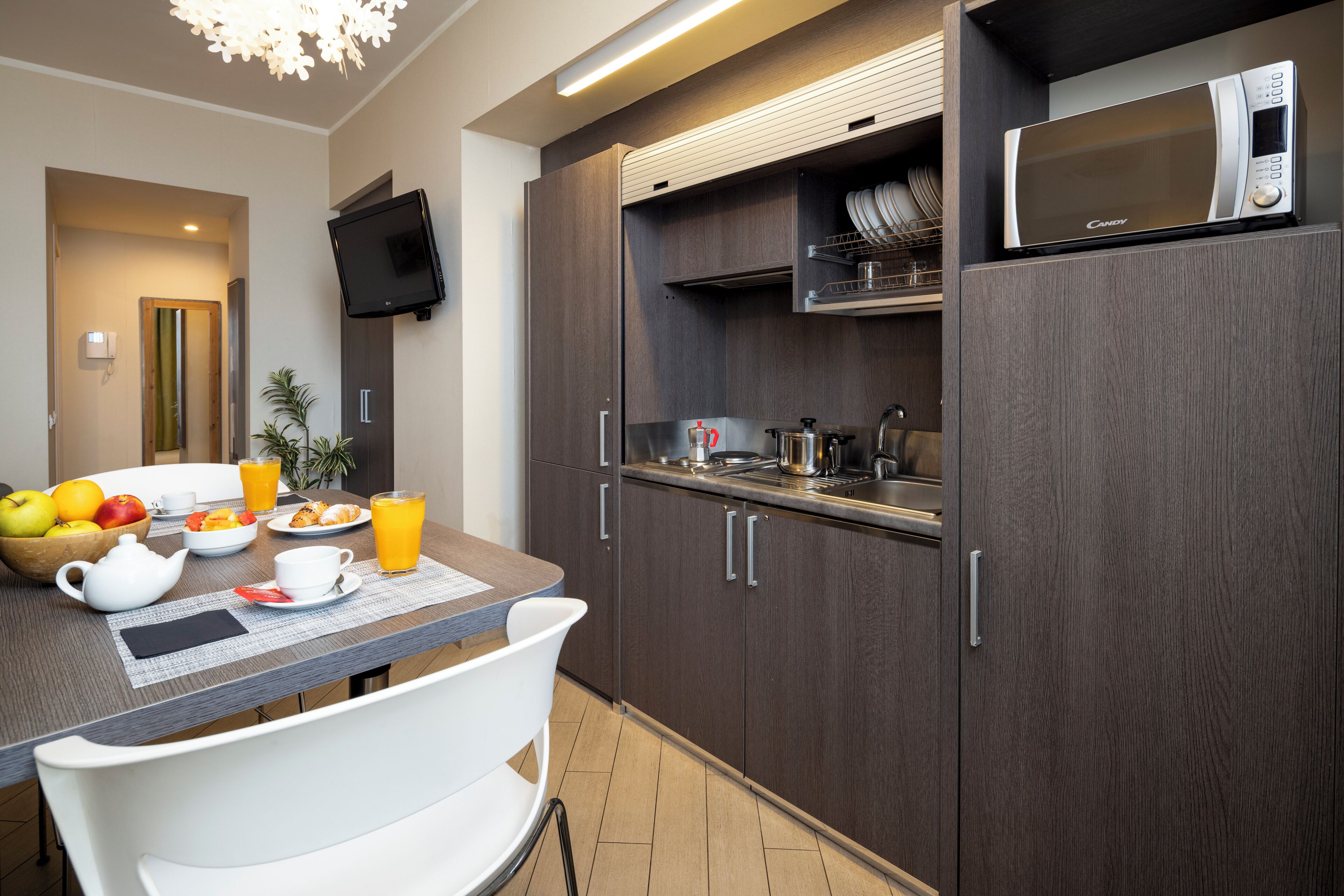 Studio | Private kitchen | Full-sized fridge, microwave, stovetop, espresso maker