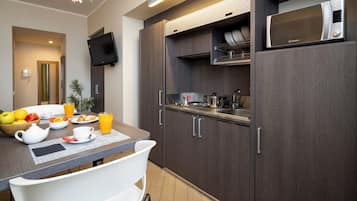 Studio | Private kitchen | Full-sized fridge, microwave, stovetop, espresso maker
