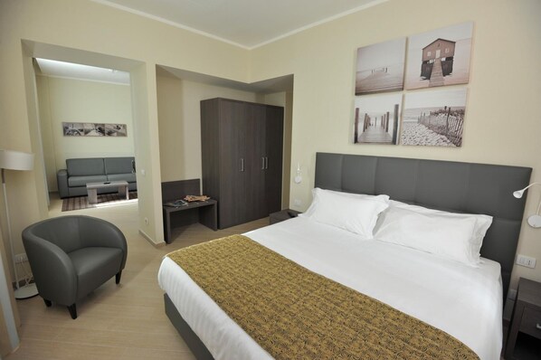In-room safe, laptop workspace, blackout drapes, soundproofing