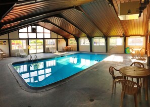 Innendørsbasseng