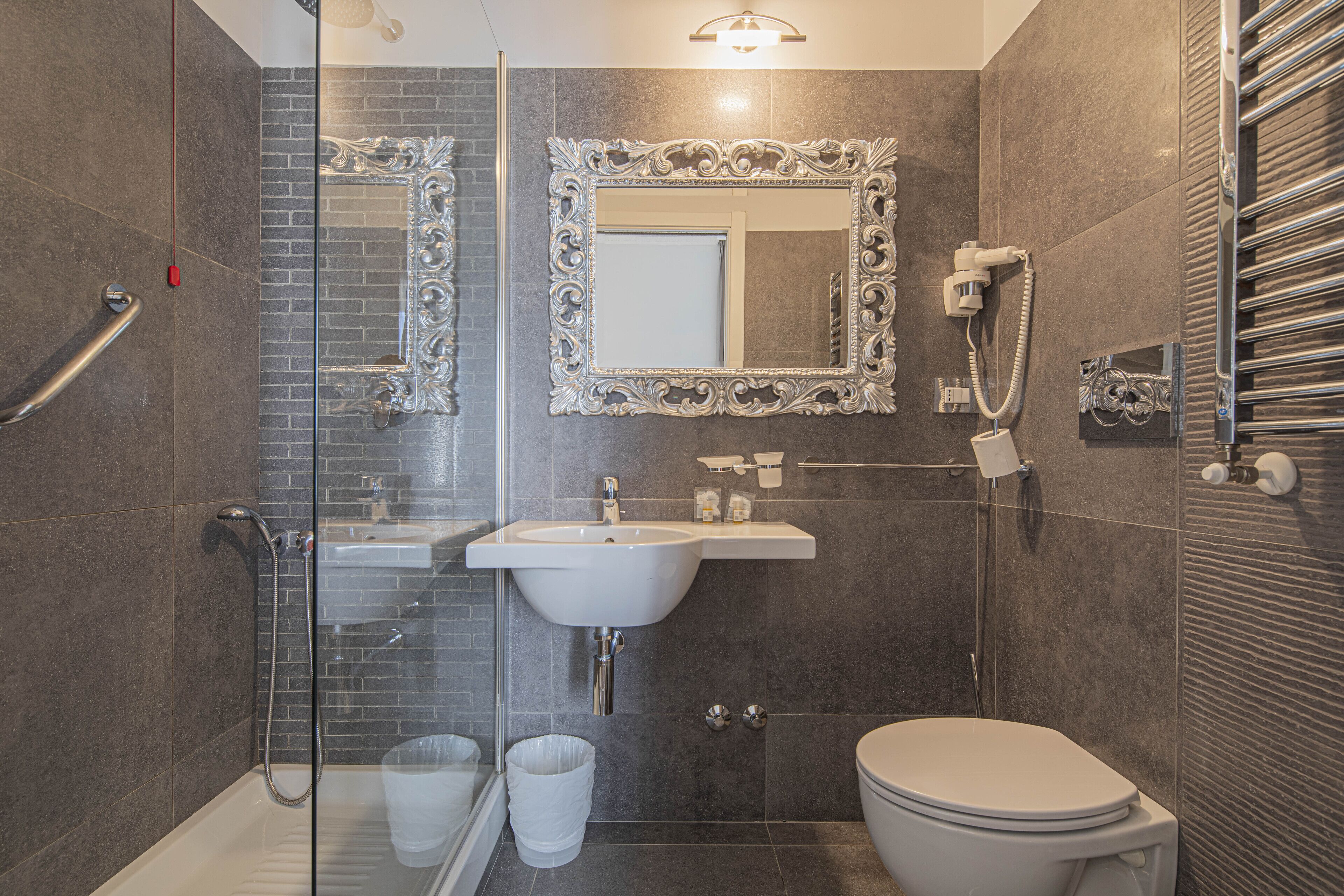 Shower, rainfall showerhead, free toiletries, hair dryer