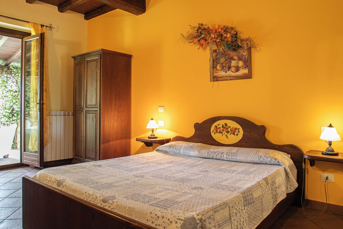 Habitación Confort doble, 1 cama de matrimonio | Ropa de cama de alta calidad, minibar, escritorio y wifi gratis