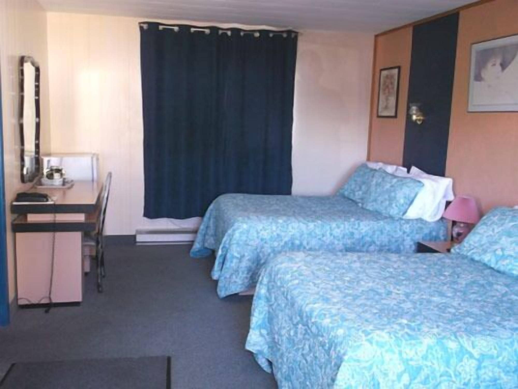 Standard Room, 2 Double Beds | Desk, iron/ironing board, free WiFi, bed sheets
