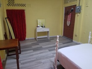 Keith Apartment | 1 bedroom, rollaway beds, free WiFi - Port Lodge (Port of Spain)