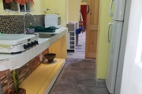 Keith Apartment | Private kitchen | Fridge, microwave, stovetop