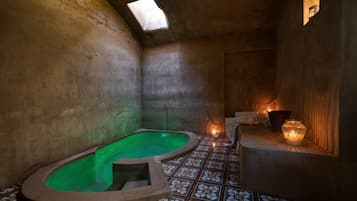 Couples treatment room(s), sauna, hot tub, steam room