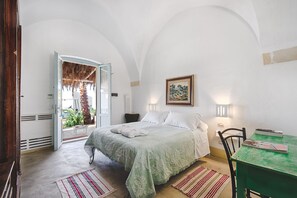 Classic Double Room, Garden Area | Premium bedding, free minibar items, in-room safe - Masseria Palombara (Oria)