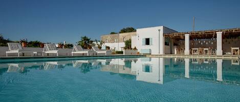 Deluxe Double Room, Garden Area | 1 bedroom, premium bedding, free minibar items, in-room safe