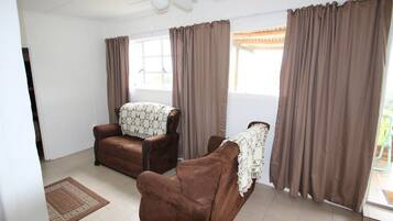 Farmyard Cottage | Living area