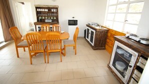 Farmyard Cottage | Private kitchenette - Pabala Game Farm (Hankey)