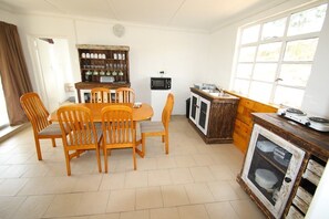 Farmyard Cottage | Private kitchenette - Pabala Game Farm (Hankey)