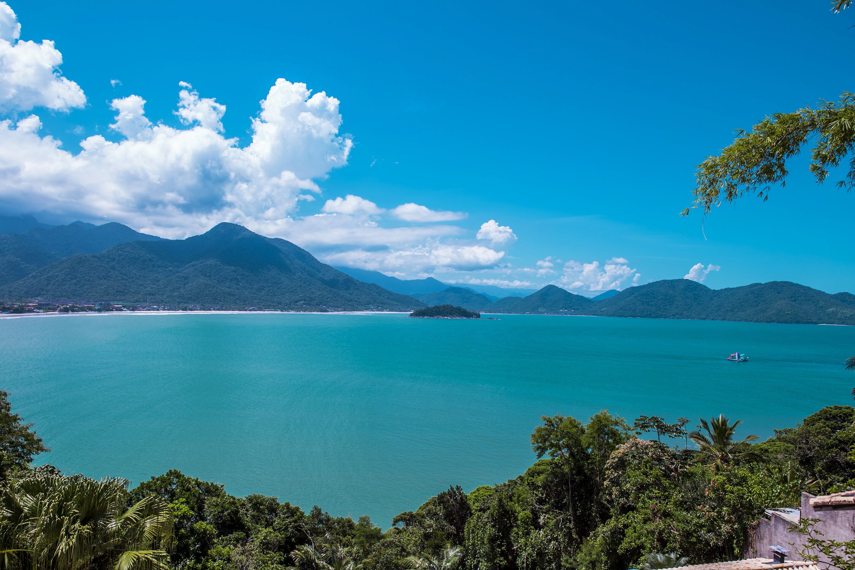 Una spiaggia nelle vicinanze