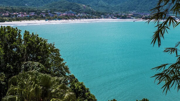 Una playa cerca