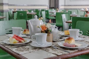 Desayuno buffet todos los días (con cargo)