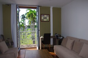 Comfort Double Room, 1 Bedroom, City View | Living room | Flat-screen TV - Hôtel des Palmistes (Cayenne)