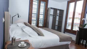 Habitación doble Confort, 1 habitación, vista a la ciudad | Ropa de cama de alta calidad y minibar