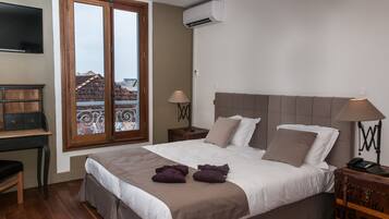 Comfort Double Room, 1 Bedroom, City View | Premium bedding, minibar, in-room safe, desk