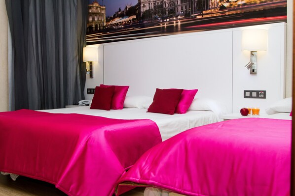 In-room safe, desk, free WiFi - Hostal Olmedo (Madrid)