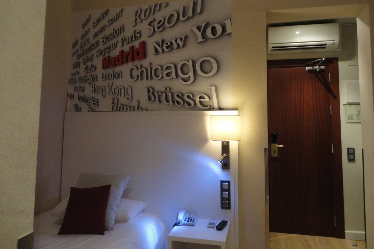 In-room safe, desk, WiFi (free)