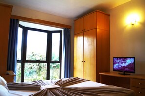Minibar, free WiFi