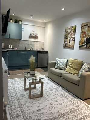 Comfort Bungalow, Ensuite, Garden View (Self-Contained (No 4)) | Lounge - Woodpaddock B&B (March)