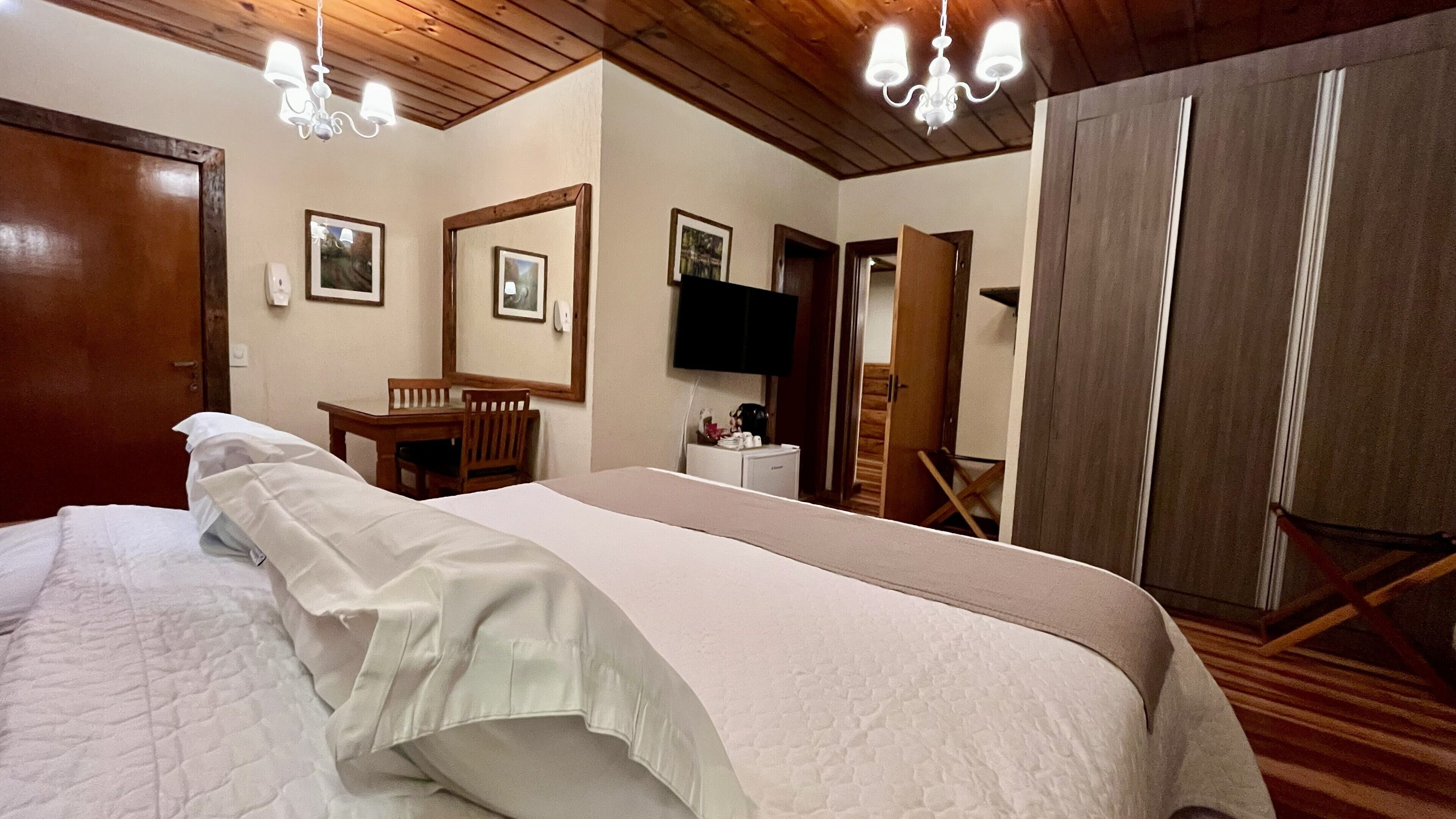 STANDARD COM VARANDA QUÁDRUPLO | Hypo-allergenic bedding, minibar, soundproofing, iron/ironing board