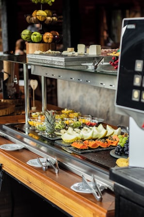 Free daily buffet breakfast - Hotel Savoy Excellence (Campos do Jordão)