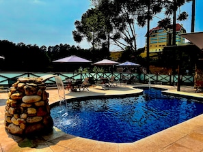 Outdoor pool - Hotel Savoy Excellence (Campos do Jordão)