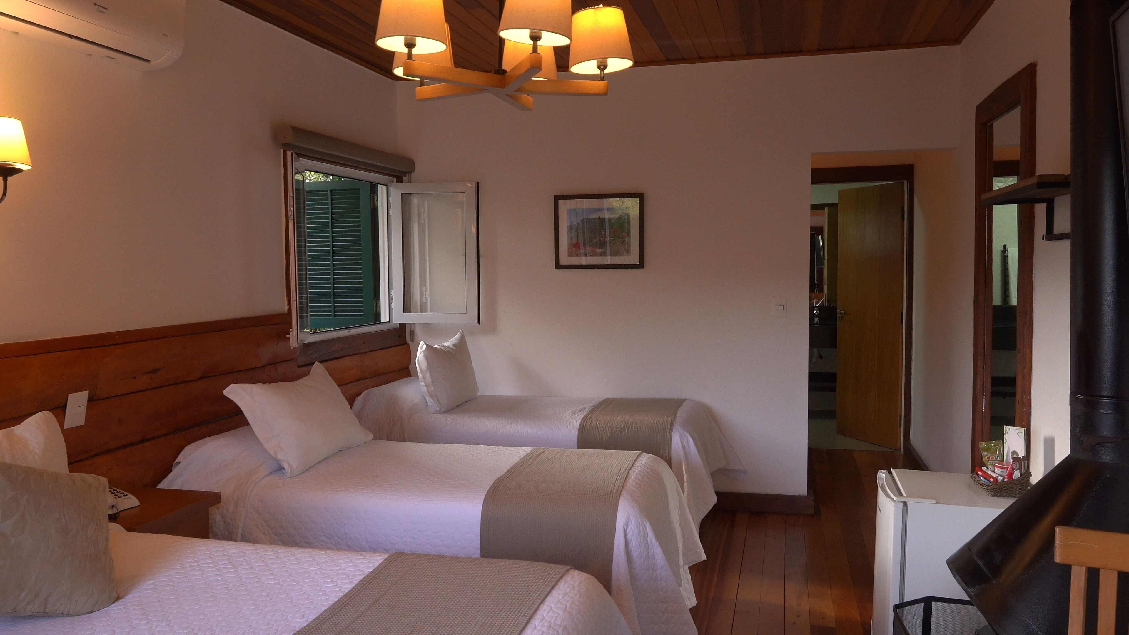 Quintuple Chalet | Hypo-allergenic bedding, minibar, soundproofing, iron/ironing board