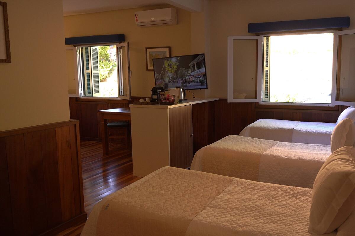 Room | Hypo-allergenic bedding, minibar, soundproofing, iron/ironing board