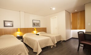 Deluxe Triple Room | Minibar, in-room safe, desk, free WiFi - Hotel Grand Barão (São Paulo)