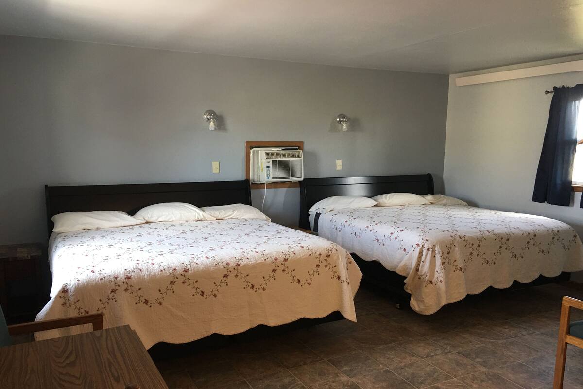 双人房 | 笔记本电脑 工作区、免费 WiFi、床单