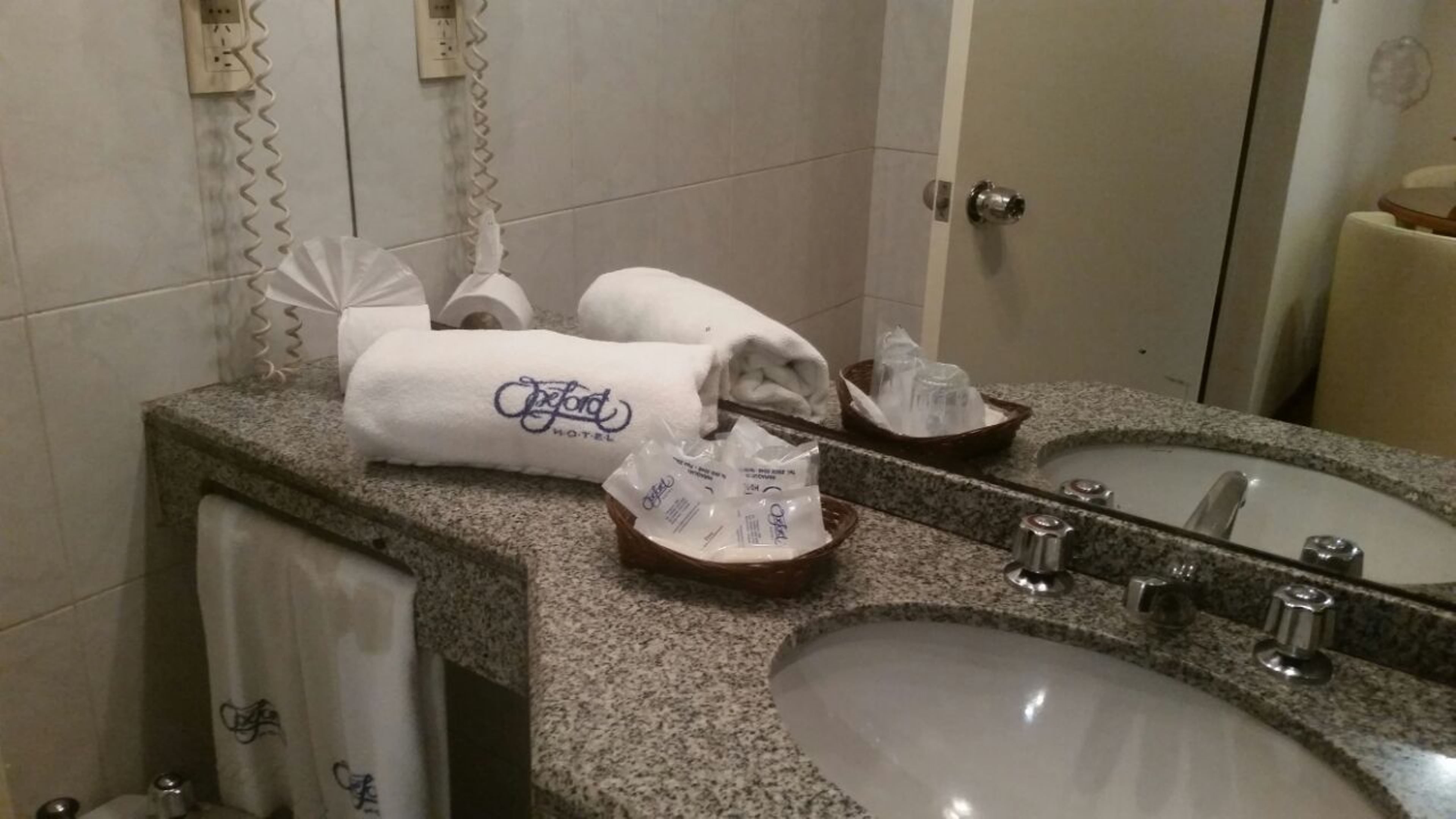 family triple room | bathroom | shower, free toiletries, hair dryer, bidet