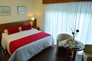 Room, 1 Double Bed | Minibar, in-room safe, desk, free cots/infant beds - Oxford Hotel (Montevideo)