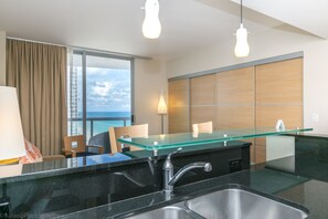 電子レンジ、コーヒー / ティーメーカー、電気ポット、トースター