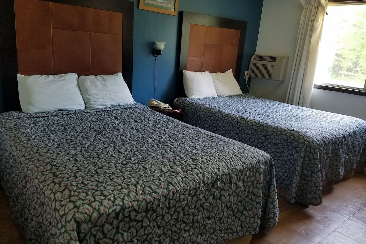 Double Room, 2 Queen Beds | Desk, free WiFi