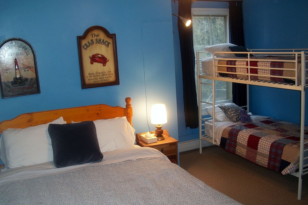 Ropa de cama de alta calidad y tabla de planchar con plancha