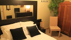 Tokyo | Premium bedding, iron/ironing board, WiFi (free) - Gateway Lodge Bed & Breakfast (Highmount)