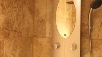 Paris | Bathroom shower
