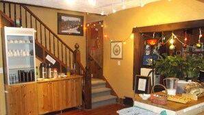 Buffet - Gateway Lodge Bed & Breakfast (Highmount)