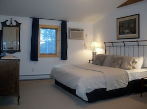 Room | Premium bedding, iron/ironing board, WiFi (free) - Gateway Lodge Bed & Breakfast (Highmount)