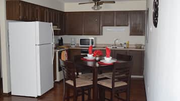 Premium Apartment, Mountain View | Private kitchen | Fridge, microwave, oven, stovetop