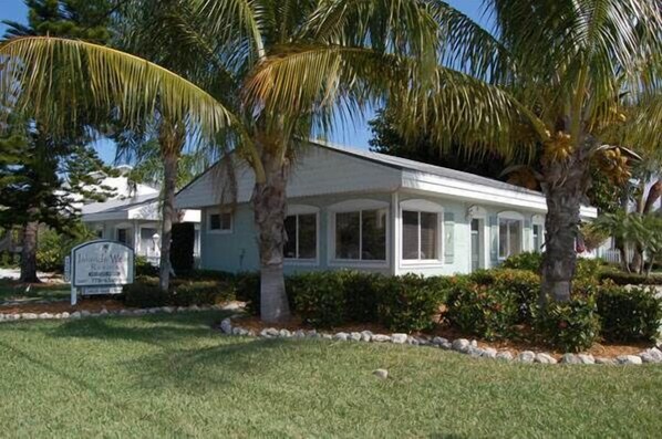 Exterior - Islands West Resort by Island Vacation Properties (Holmes Beach)