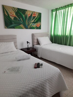 Premium bedding, down duvets, laptop workspace, iron/ironing board - Hotel Fegali Art Boutique (Cartagena)