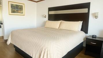 Standard Room, 1 King Bed, Non Smoking | Desk, iron/ironing board, free WiFi, bed sheets