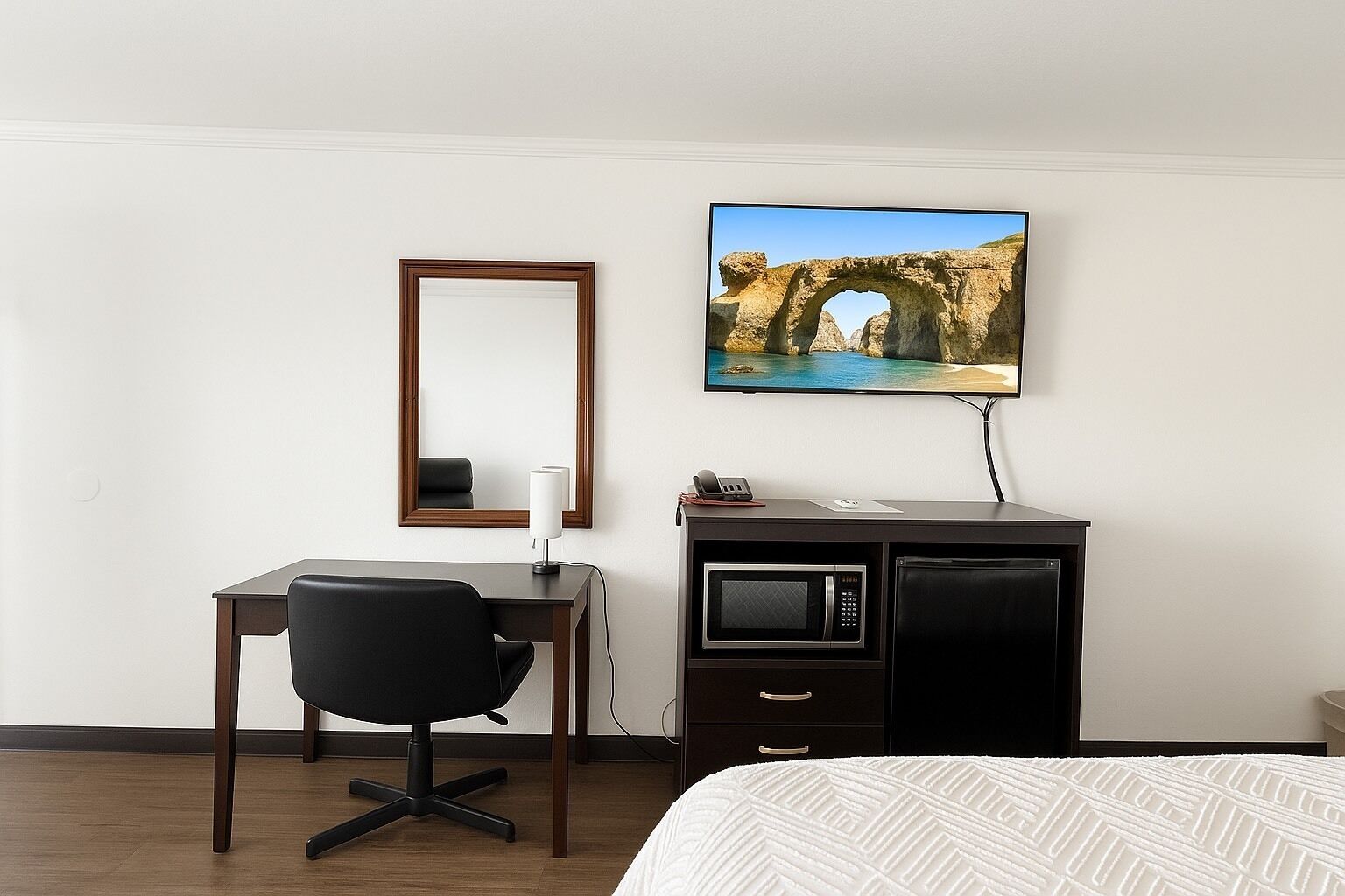 Bureau, fer et planche à repasser, Wi-Fi gratuit, draps fournis