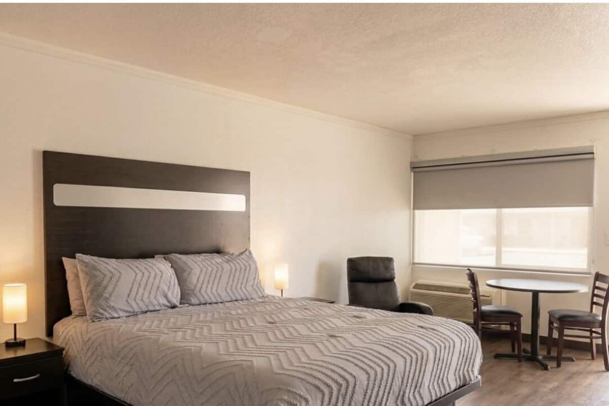 Standard Room, 1 King Bed, Non Smoking